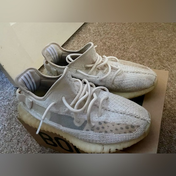 Yeezy Boost - Picture 2 of 6